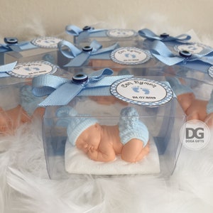 Figurka śpiącego dziecka – upominki: kamień zapachowy, pudełkowy prezent na baby shower