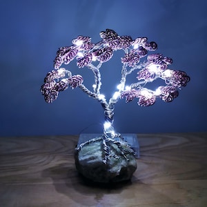 Árbol iluminado hecho a mano | Pequeña escultura de árbol de alambre iluminado | Decoración única para el hogar | Lámpara LED
