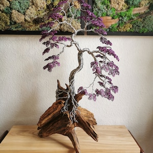 Bonsái de alambre iluminado sobre raíz silvestre, 63 cm de altura. *Único hecho a mano* Una decoración interesante para cualquier interior.