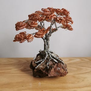 Árbol iluminado hecho a mano | Pequeña escultura de árbol de alambre iluminado | Decoración única para el hogar | Lámpara LED