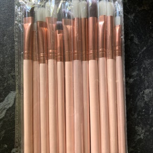 12 Pack of Makeup Brushes