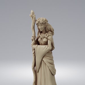 Druid Female mini 28mm 32mm D&D Resin Miniature Dungeons and Dragons Pathfinder RPG Roleplaying Tabletop Wargame