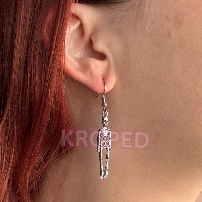 Pendientes pequeños de esqueleto de plata, joyería ligera con dije imagen 3