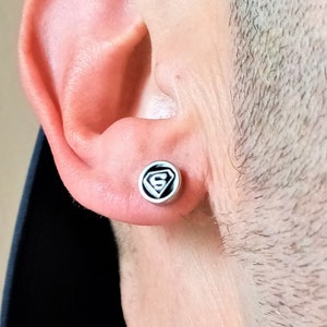 Oorstekers met Super-symbool / Super Earring / Super Stud / Super-oorbel voor heren
