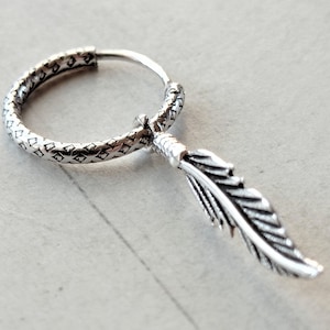 925 sterlingzilveren oorbel met veren – eindeloze hoepel met slangenleertextuur voor heren – handgemaakte uniseks statement sieraden