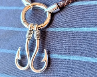 Vintage anchor and hook necklace in brown braided leatherette / Hook necklace / Anchor necklace - Silver hooks