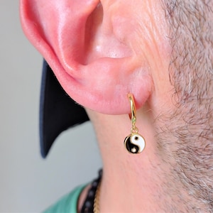 Emaillierter Yin Yang ·Ohrring aus 929er Sterlingsilber mit 18 karätiger Vergoldung · Goldenes Yin Yang-Symbol
