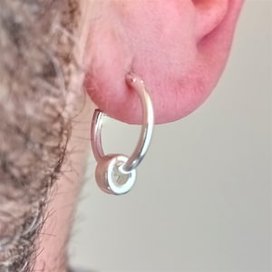 Sterling zilveren oorringen met een diameter van 16 mm en een afneembare bedel