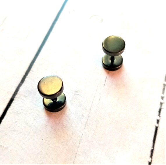 Orecchini a tappo personalizzati in acciaio chirurgico nero 8MM rotondi illusione finta plug per orecchio 16G con incisione personalizzata a vite