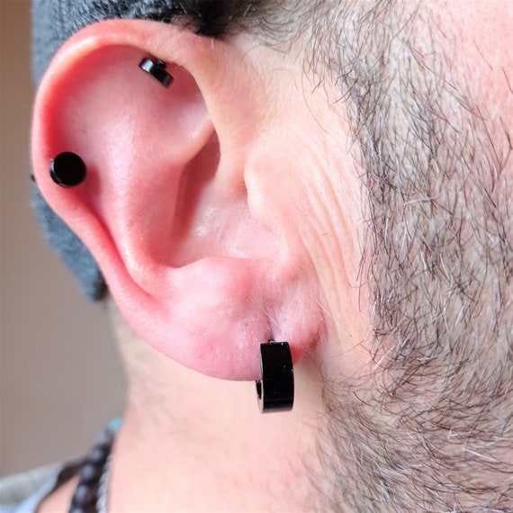 ピアス [BLACKMUSE] Cubic point simply hoops Earrings Black Huggie Hoop Earrings • Black Cartilage Hoop • Silver