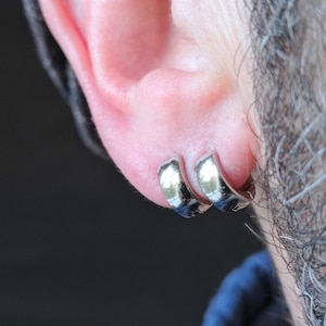 Mini créole en acier inoxydable - Boucle d'oreille Huggie 9 mm pour homme - Petit créole cliquable pour deuxième piercing - Bijoux unisexe