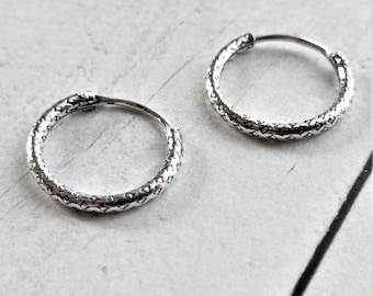 アクセサリー Engraved Hoop Earring (Single) Engraved Hoop Earring (Single)