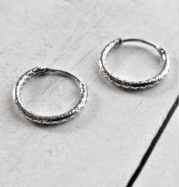 925 Sterling Silver Hoop Earring With Snakeskin Engraving – 14mm