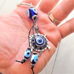 Keychain with turtle and Turkish eye talisman in stainless steel and glass - Amulet turtle with Turkish eye.