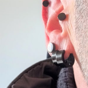 Clous d'oreille noirs de 8 mm de diamètre avec fermoir à pression / Clous en acier noir de 8 mm / Cercle noir