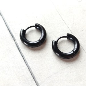 Orecchini a cerchio Huggie in acciaio nero extra larghi 8G - calibro 3 mm