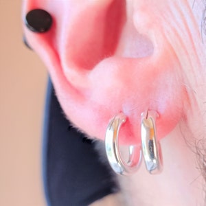Extra brede sterlingzilveren ring met een diameter van 15 mm en een dikte van 3 mm.