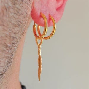 Hoop earring with feather in 929 Sterling Silver with 18k gold plating - feather of the sun