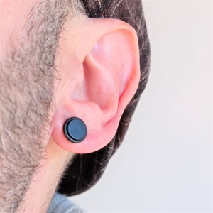 Orecchino leggero con acciaio chirurgico e profilo in gomma naturale 9 mm / Dilatatore finto nero