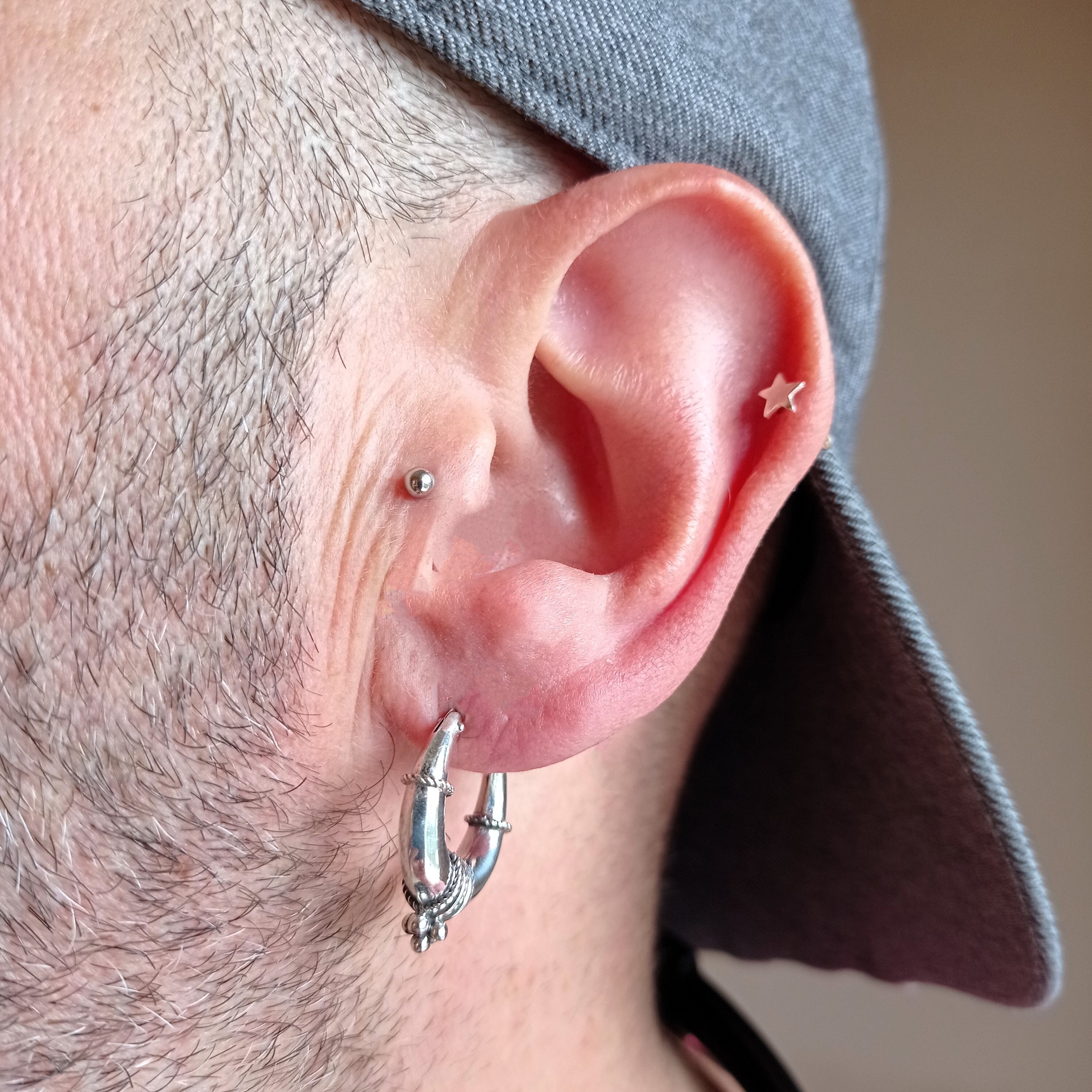 Orecchini a cerchio in filigrana d'argento sterling: design ornato realizzato a mano - Italia
