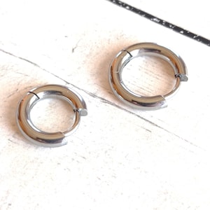 Set di 2 orecchini a cerchio in acciaio inossidabile - Cerchietti minimali da 10 mm e 8 mm per uomo - Gioielli unisex ipoallergenici