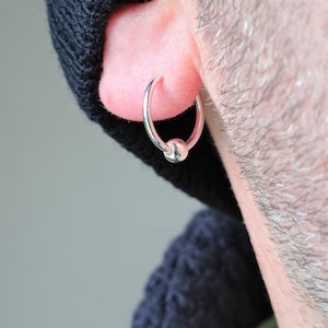 Creolen · Ohrring aus Sterlingsilber mit 16 mm Durchmesser · 2 mm Dicke und kleiner Kugel · Miniatursatellit in Silber