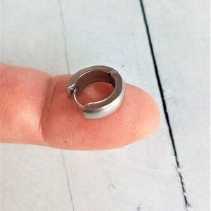 Stalen ring met een diameter van 14 mm en een breedte van 5 mm met afgeronde buitenafwerking / oorbelring 14 mm buitendiameter / stalen ring 14 mm