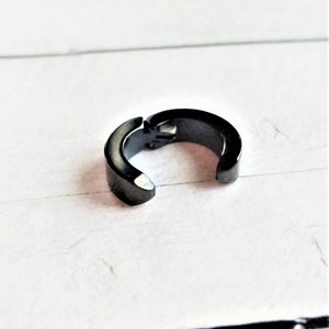 No Piercing Ear Cuff Black Color Cartilage EarCuff Black Titanium Conch earring Single ( 1 Earring)