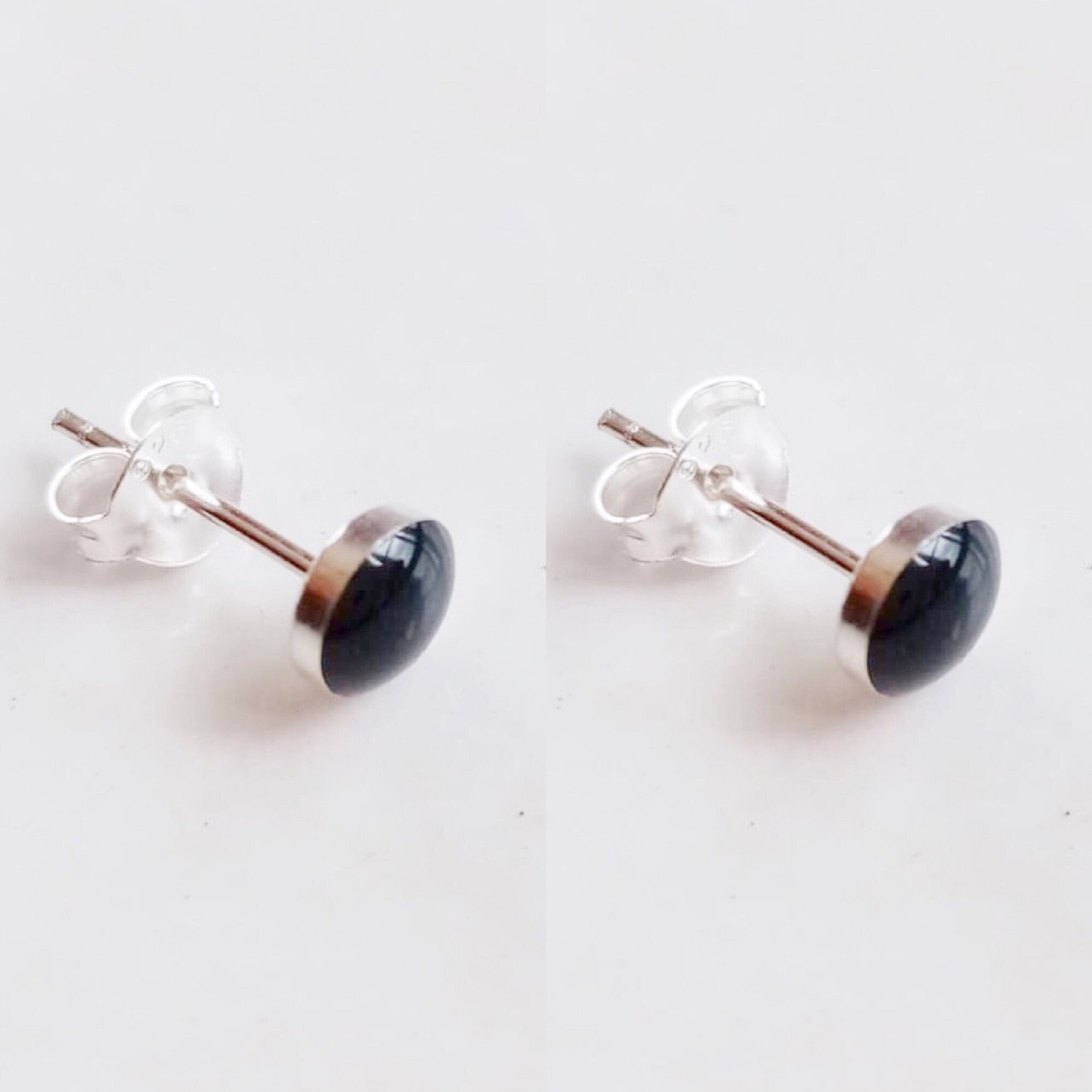 Orecchini a Perno in Argento Sterling con Onice Nera | Xenos Jewelry