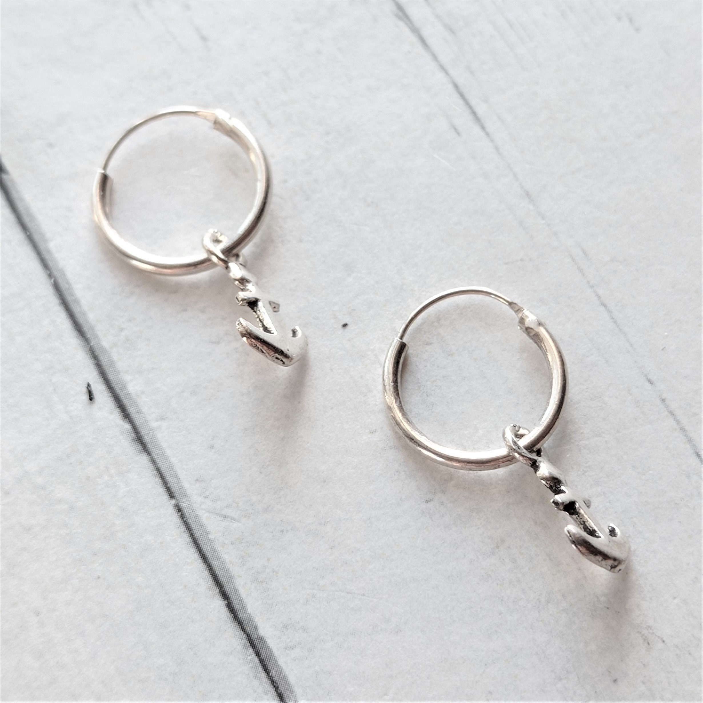 Orecchini a cerchio in argento sterling con ancora: gioielli nautici da marinaio - Italia