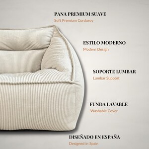 Puede incluir: Un sill&oacute;n de pana color crema con las etiquetas de texto: PANA PREMIUM SUAVE Soft Premium Corduroy, ESTILO MODERNO Modern Design, SOPORTE LUMBAR Lumbar Support, FUNDA LAVABLE Washable Cover y DISE&Ntilde;ADO EN ESPA&Ntilde;A Designed in Spain.