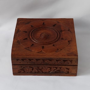 Vintage wooden storage box, Solid wood trinket box with hand carved flowers on top and sides, Beautiful square jewellery box, Great gift