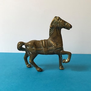 Vintage brass Horse, Solid Brass sculpture, Vintage metal ornament, Decorative horse statue, Nice home display item,  Lovely gift