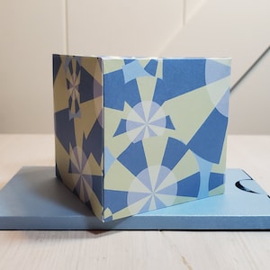 Foto Überraschung explodierende Box