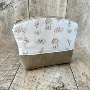 Kosmetiktasche / Kulturbeutel / Stiftemappe / Federmappe / Hase / Kaninchen / Beige / Weiß / Minilop