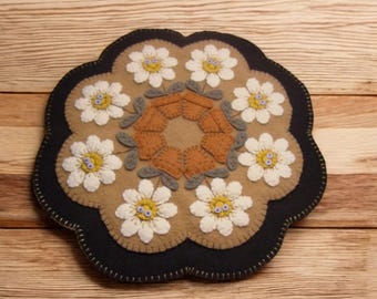 Pre-Washed Wool Felt Penny rug Kit - Delightful Daisies - Penny Lane Primitives Candle Mat Kit