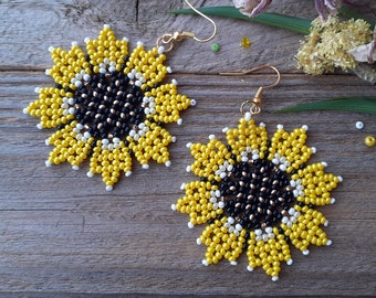 Sunflowers earrings, Yellow beaded earrings, Handwoven summer jewelry, Floral large seed bead dangle for girl woman, Hippie wedding gift