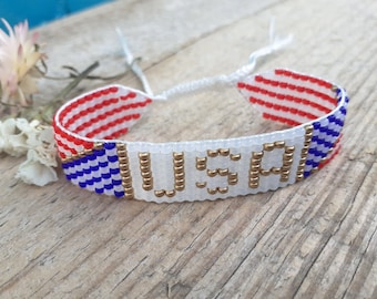 American flag bracelet, USA patriotic loom beaded wristband, Fourth of July hand woven seed bead jewelry, Independence Day friendship gift