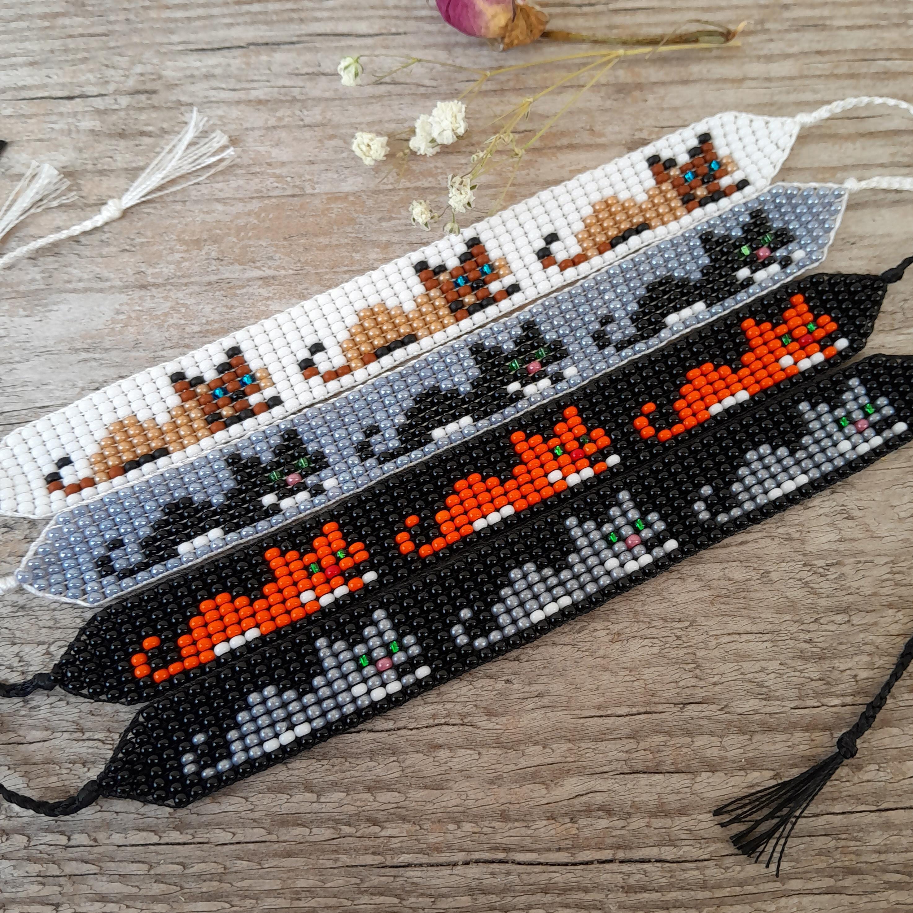 Beaded bracelet with black gray red siamese cats, Handwoven loom wristband, Feline chic seed bead jewelry, Totem animal gift for cat lover