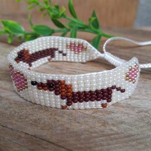 Beaded bracelet with dachshund dog – Handmade seed bead wristband – Adjustable pet lover gift – Cute boho dog jewelry