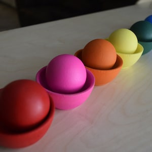 Vibrant 7-Piece Wooden Stacking Bowls & Matching Balls: Montessori-Inspired, Eco-Friendly Learning Toy for Kids