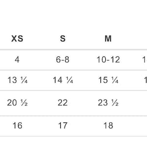 Puede incluir: Un gr&aacute;fico blanco titulado "Medidas" muestra informaci&oacute;n de tallas para ropa. Las medidas est&aacute;n en pulgadas, incluyendo tallas (US), largo de manga, largo total del cuerpo y ancho del cuerpo, con tallas que van de XS a XL.
