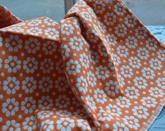 tissu d'extérieur réversible funky orange/blanc.