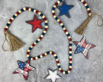 Guirnalda de estrellas: estrellas patrióticas rojas, blancas y azules - Madera rústica, alambre, yute, 52 pulgadas, decoración para el 4 de julio.