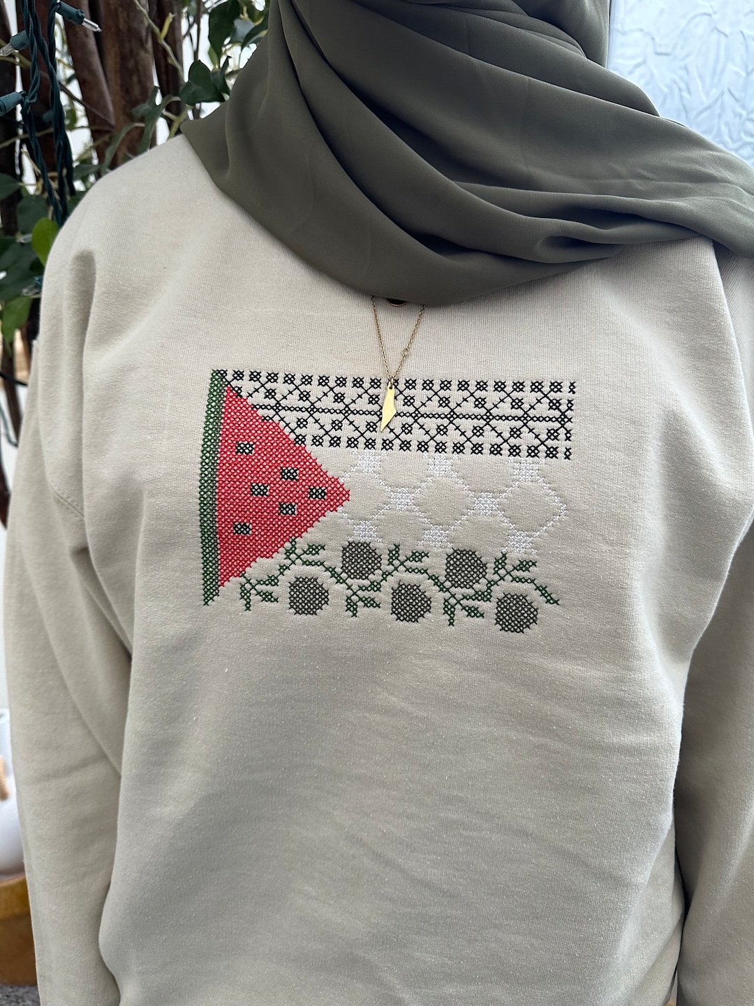 Dreamy Flower Sweater – Hand-Embroidered Palestinian Tatreez