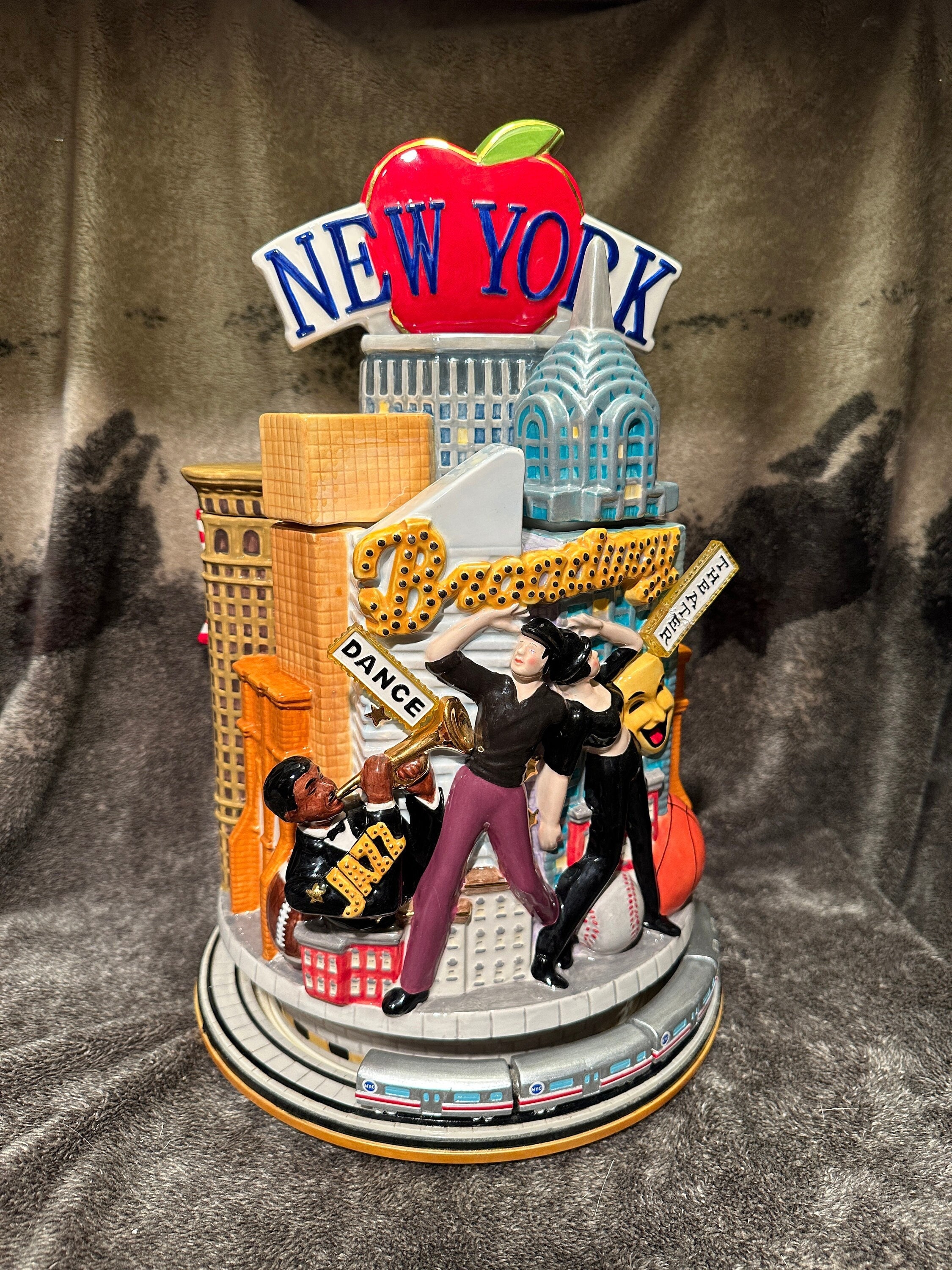 Christopher Radko RARE NEW YORK Hand Painted Cookie Jar-musical