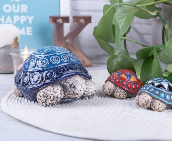 Statue de chat, modèle Fleurs en céramique blanche et multicolore