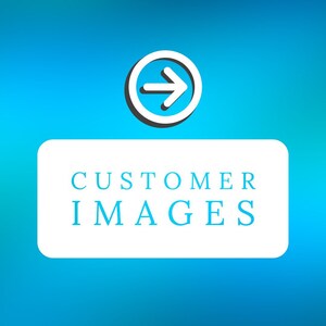 Pode incluir: Uma seta branca em um c&iacute;rculo acima de um ret&acirc;ngulo branco com as palavras "CUSTOMER IMAGES" em turquesa. O fundo &eacute; um gradiente de azul.
