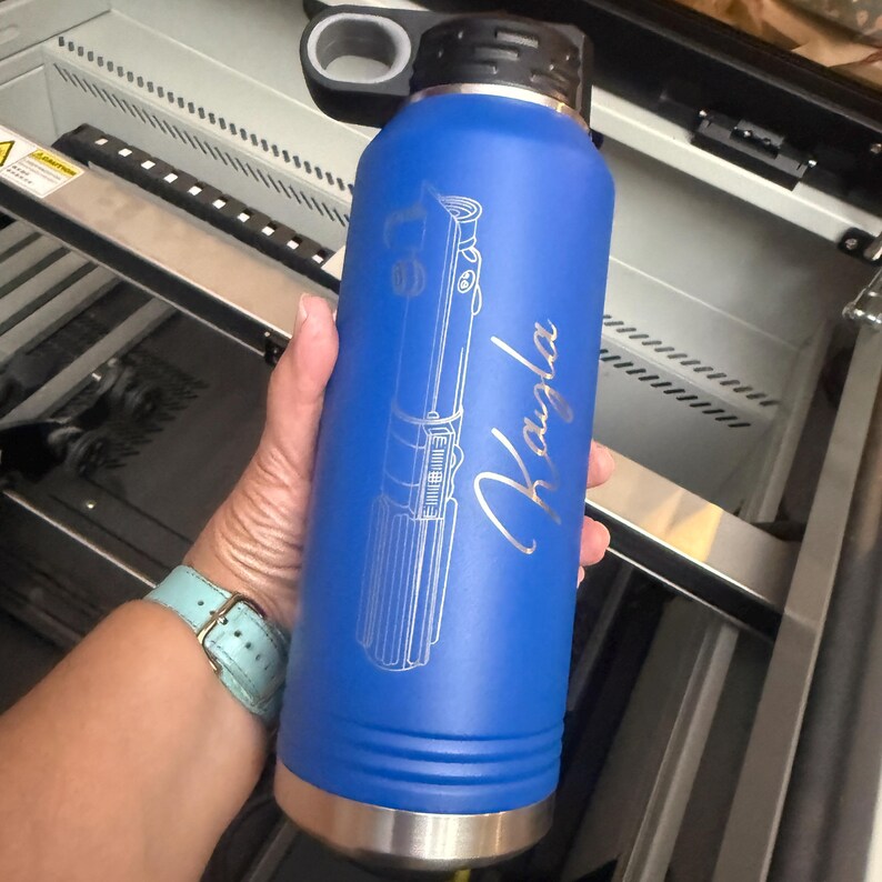 Personalized Star Wars Lightsaber Water Bottle: Laser Engraved 32oz Gift bild 16
