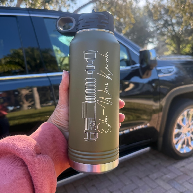 Personalized Star Wars Lightsaber Water Bottle: Laser Engraved 32oz Gift bild 19